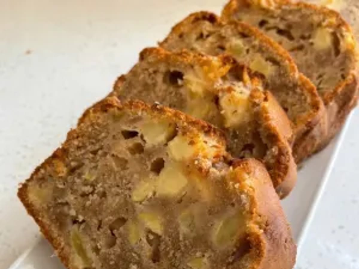 Bánh pound táo quế lớn