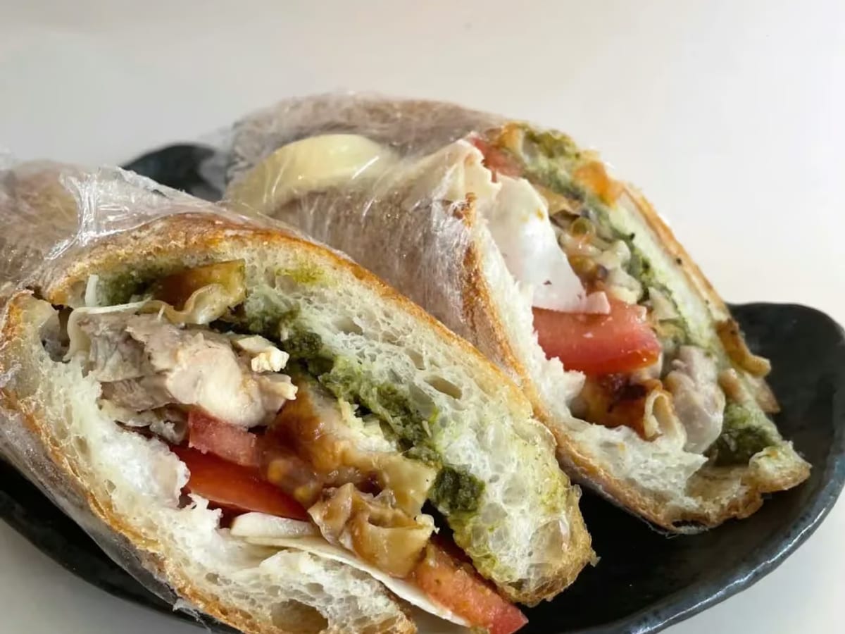 Sandwich gà pesto