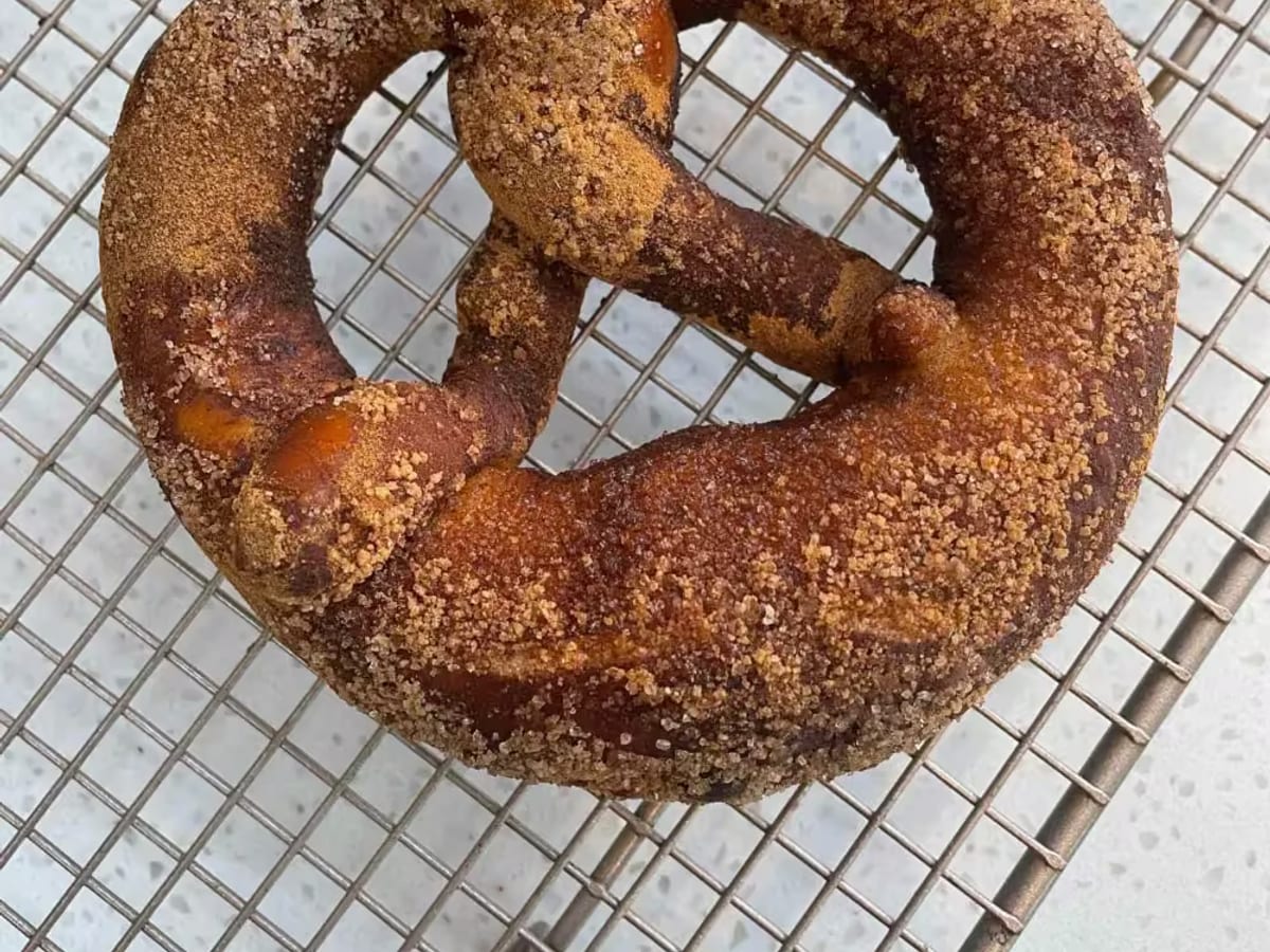 Pretzel đường quế