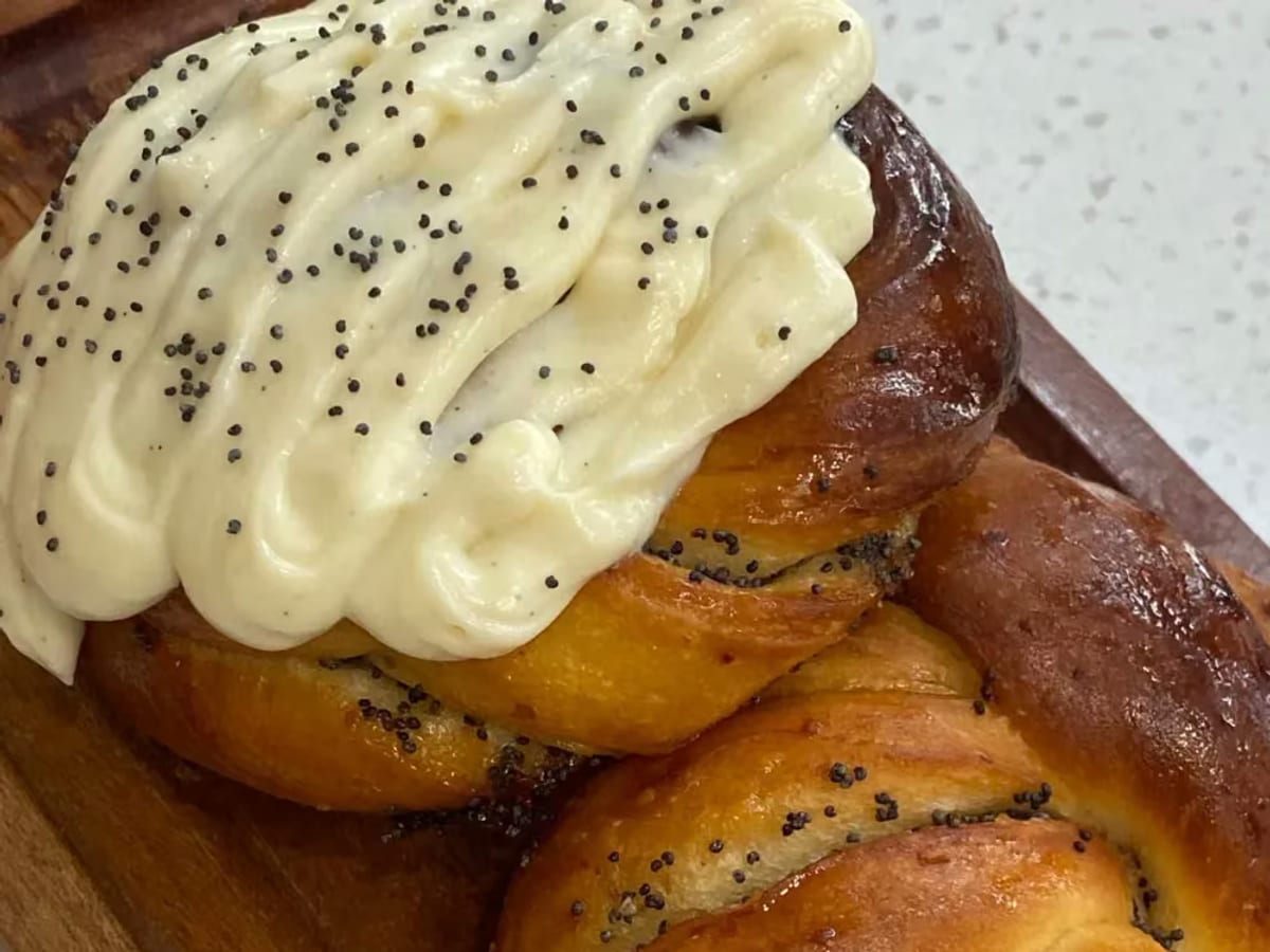 Bánh cam chanh, hạt poppy và kem vani
