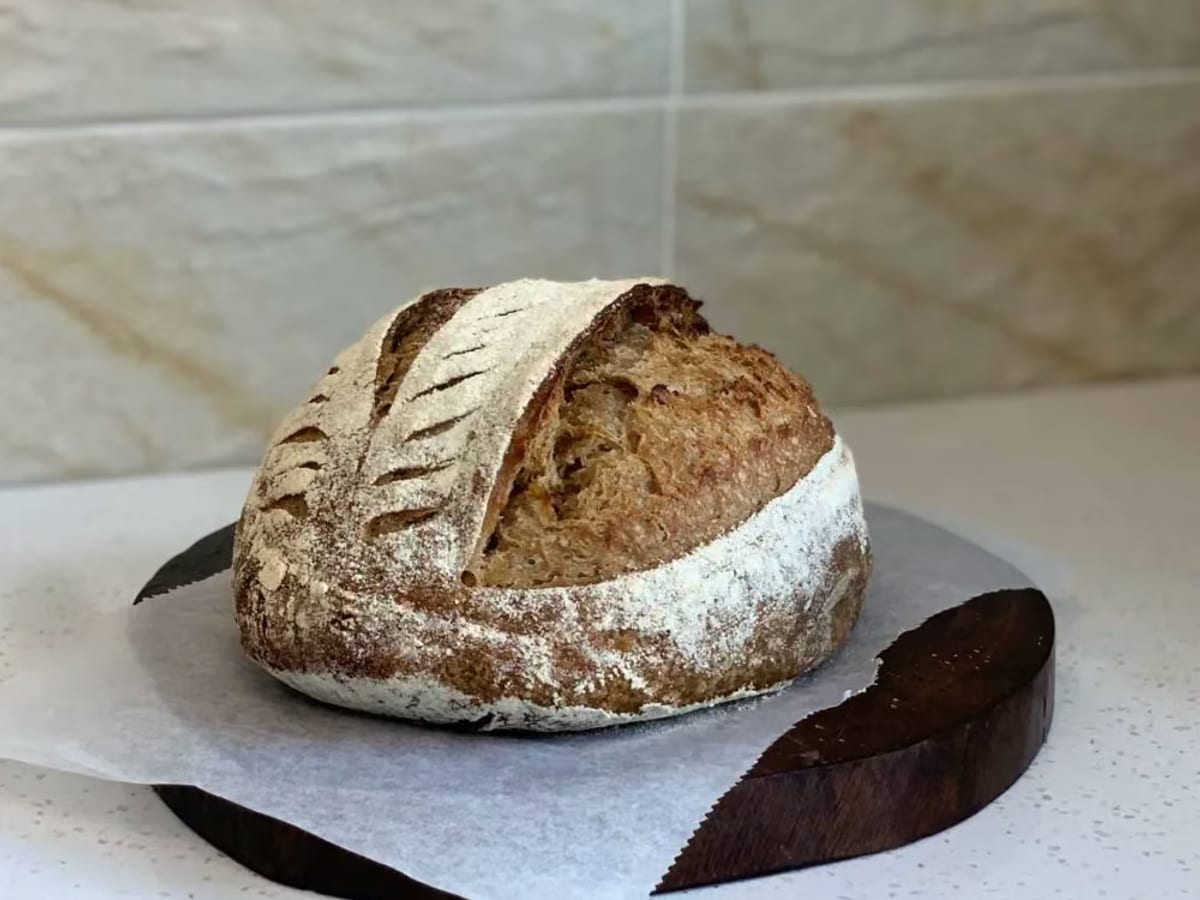 Sourdough nguyên cám việt quất và óc chó
