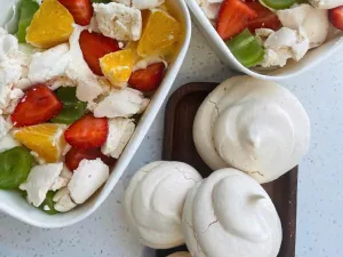 Bánh Pavlova kem custard