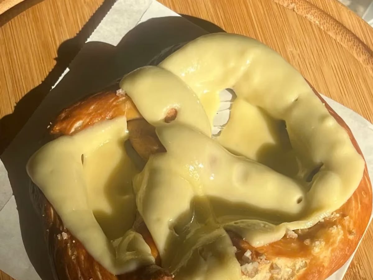 Pretzel phô mai Emmentaler