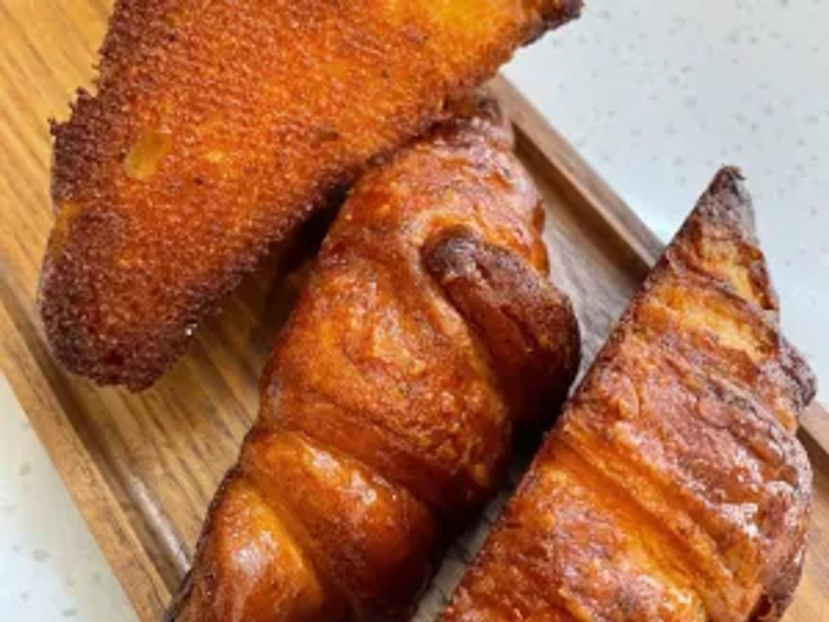 Croissant bơ mật ong