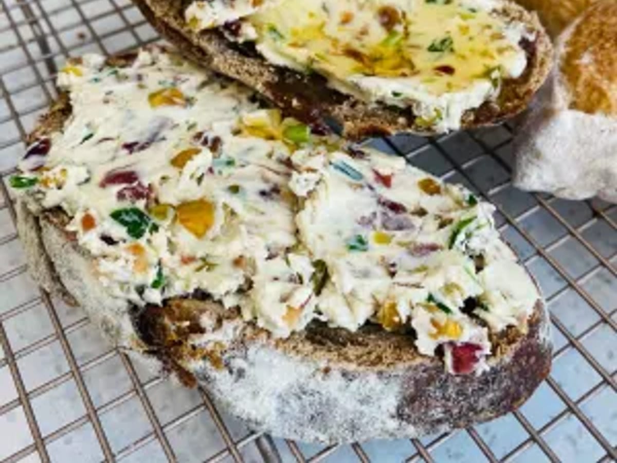 Mascarpone hạt dẻ cười và nam việt quất