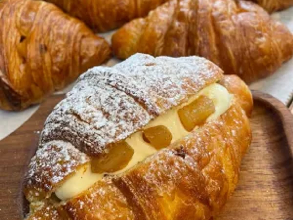 Croissant táo vani